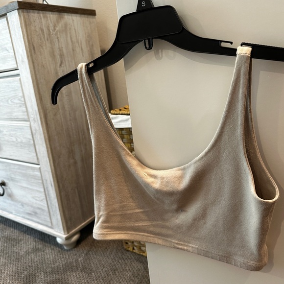 Crop Tops - Picture 3 of 4